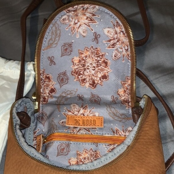 Hobo Vendor Style Women’s Bag - Picture 2 of 3